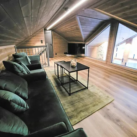 Semesterbostad Luxurious Family By The Trails *