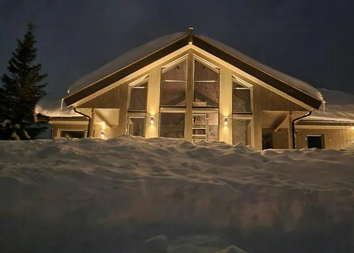 Luxurious Family By The Trails *
